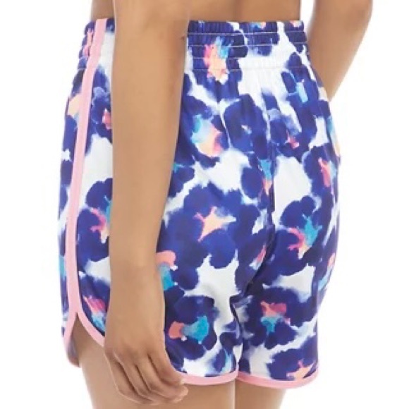 Zelos Printed Sports Bra and Tulip Hem Shorts Set - Picture 5 of 11